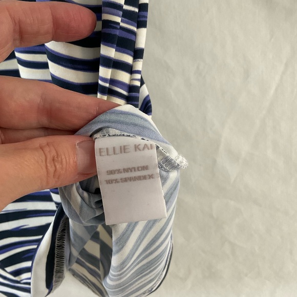 Casual stretch Ellie Kai skirt in contrasting shades of blue stripe &white large - Picture 7 of 8